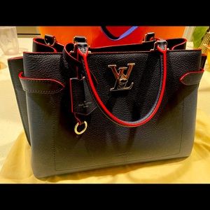 Louis Vuitton LOCKME DAY MAR RO.